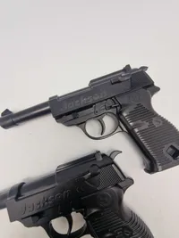 Samling Jackson legetøjspistoler som P38’ere