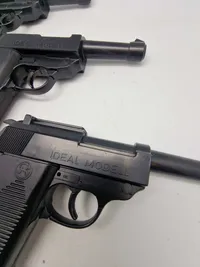 Samling Jackson legetøjspistoler som P38’ere