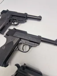 Samling Jackson legetøjspistoler som P38’ere