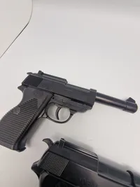 Samling Jackson legetøjspistoler som P38’ere