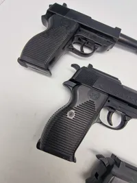 Samling Jackson legetøjspistoler som P38’ere