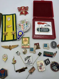 Lot russiske pins mm.