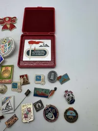 Lot russiske pins mm.