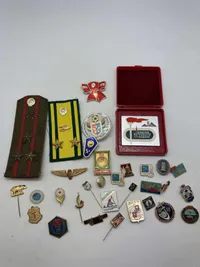 Lot russiske pins mm.