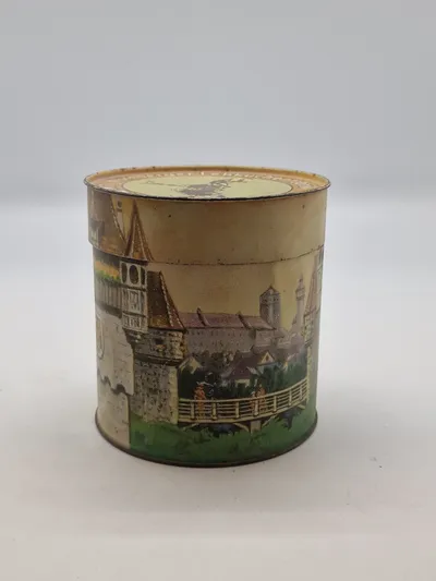 blikdåse fra J.W. Eisenbeiss u. Co., en tidligere Nürnberger Lebkuchenfabrik (Nürnberg Lebkuchenfabrik).