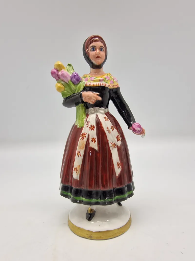Royal Copenhagen figur (Folkedragt)