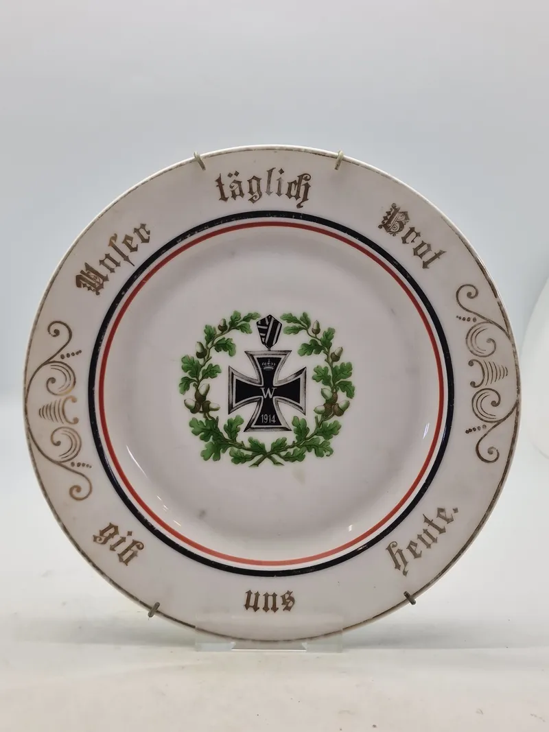 Original tysk ww1 tallerken med inskriptionen Unser täglich Brot gib uns heute." (Vores daglige brød giv os i dag.)