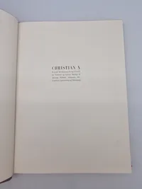 Denne Bog er udgivet i Anledning af
KONG CHRISTIAN X 70 AARS DAG
den 26. September 1940