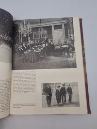 Denne Bog er udgivet i Anledning af
KONG CHRISTIAN X 70 AARS DAG
den 26. September 1940