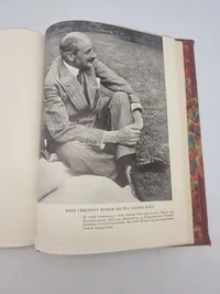 Denne Bog er udgivet i Anledning af
KONG CHRISTIAN X 70 AARS DAG
den 26. September 1940