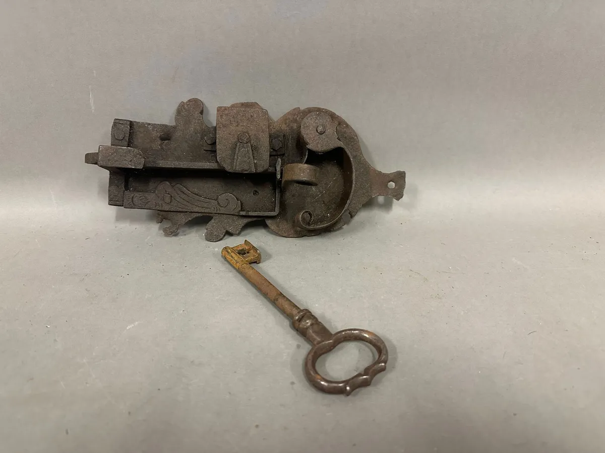 Original 17 tals portlås med nøgle, virker