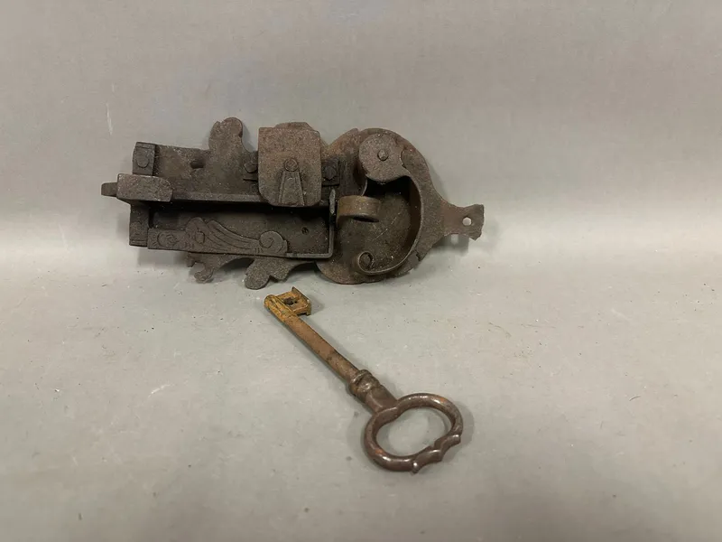 Original 17 tals portlås med nøgle, virker