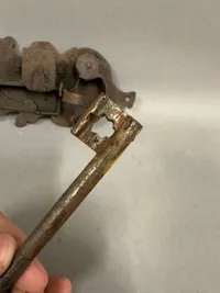 Original 17 tals portlås med nøgle, virker