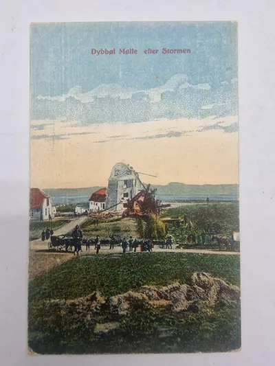 Originalt postkort med motiv af Dybbøl mølle efter stormen