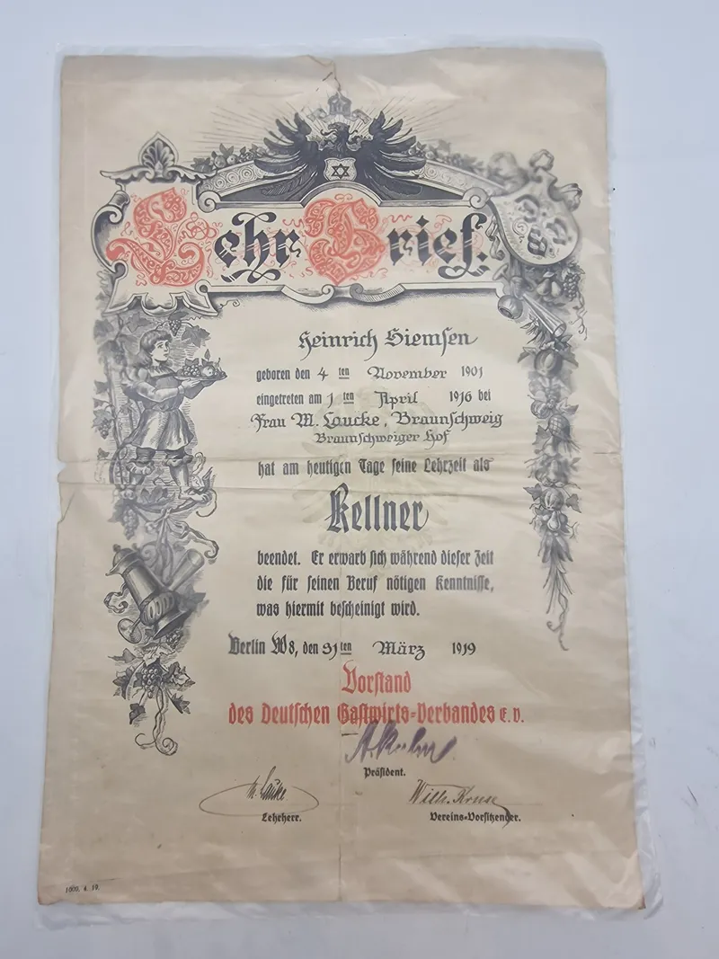 Lehrbrief, som er et historisk dokument, der bekræfter, at Heinrich Siemsen har afsluttet sin læretid som tjener (Kellner).