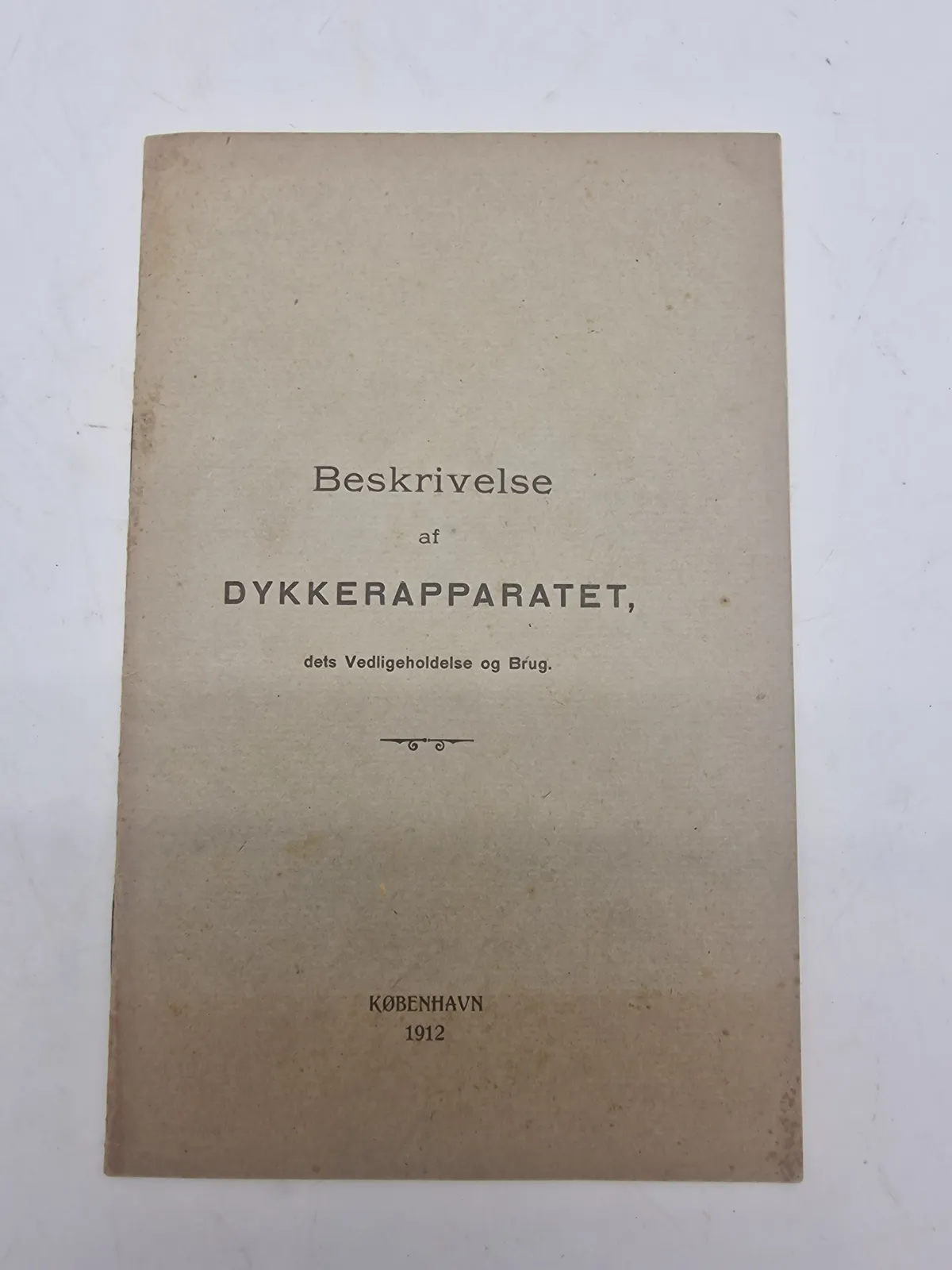 Beskrivelse af dykkerapparatet dets vedligeholdelse og brug - København 1912