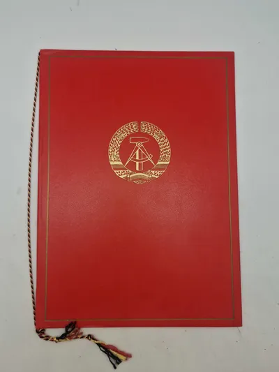 Original tildelingsmappe for urkunde