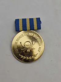 Für treue Dienste bei der Deutschen Post" (For tro tjeneste i Deutsche Post), som blev uddelt i Den Tyske Demokratiske Republik (DDR) fra 1960. 1-2-3