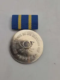 Für treue Dienste bei der Deutschen Post" (For tro tjeneste i Deutsche Post), som blev uddelt i Den Tyske Demokratiske Republik (DDR) fra 1960. 1-2-3