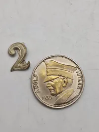 Adolf Hitler Token og mærke til skulderstrop. Nummer er originalt, og Token er efterkrigs