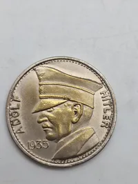 Adolf Hitler Token og mærke til skulderstrop. Nummer er originalt, og Token er efterkrigs