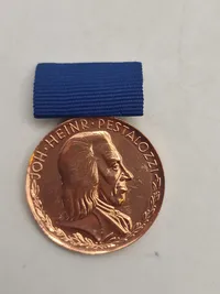 Pestalozzi-medaljen for tro tjeneste fra DDR. 1-2-3