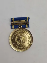 Pestalozzi-medaljen for tro tjeneste fra DDR. 1-2-3