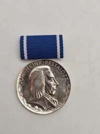 Pestalozzi-medaljen for tro tjeneste fra DDR. 1-2-3