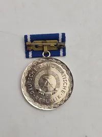 Pestalozzi-medaljen for tro tjeneste fra DDR. 1-2-3