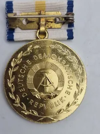 "Medaille für treue Dienste im Gesundheits- und Sozialwesen" fra DDR 1-2-3