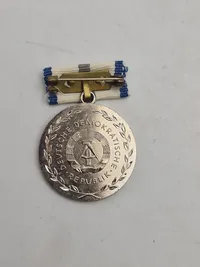 "Medaille für treue Dienste im Gesundheits- und Sozialwesen" fra DDR 1-2-3