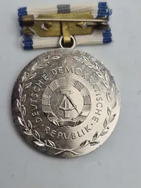 "Medaille für treue Dienste im Gesundheits- und Sozialwesen" fra DDR 1-2-3