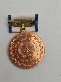 "Medaille für treue Dienste im Gesundheits- und Sozialwesen" fra DDR 1-2-3