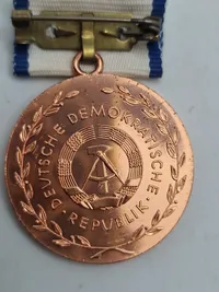 "Medaille für treue Dienste im Gesundheits- und Sozialwesen" fra DDR 1-2-3