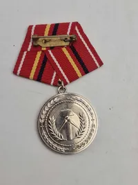 (Medaille für hervorragende Kampf- und Einsatzbereitschaft) 1-2-3