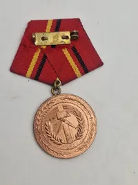 (Medaille für hervorragende Kampf- und Einsatzbereitschaft) 1-2-3