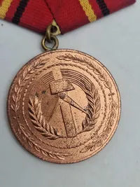 (Medaille für hervorragende Kampf- und Einsatzbereitschaft) 1-2-3