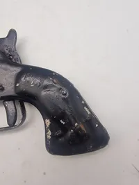 Helstøbt antik legetøjs revolver