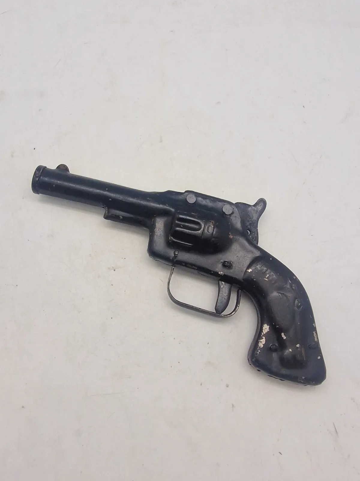 Helstøbt antik legetøjs revolver
