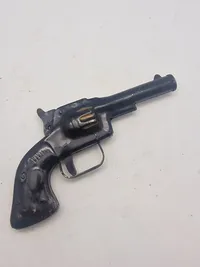 Helstøbt antik legetøjs revolver