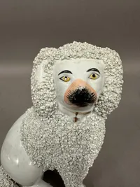 Antik Engelsk  Staffordshire hund i fajance