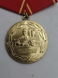 Samling Medaille für treue Dienste in der Nationalen Volksarmee" (Medalje for tro tjeneste i Nationale Volksarmee) fra Østtyskland (DDR).