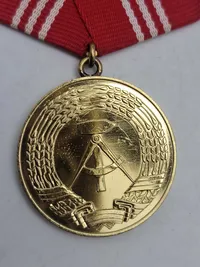 Samling Medaille für treue Dienste in der Nationalen Volksarmee" (Medalje for tro tjeneste i Nationale Volksarmee) fra Østtyskland (DDR).