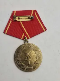 Samling Medaille für treue Dienste in der Nationalen Volksarmee" (Medalje for tro tjeneste i Nationale Volksarmee) fra Østtyskland (DDR).