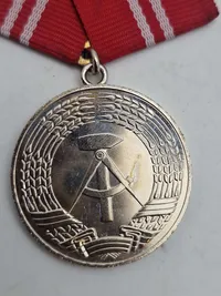 Samling Medaille für treue Dienste in der Nationalen Volksarmee" (Medalje for tro tjeneste i Nationale Volksarmee) fra Østtyskland (DDR).