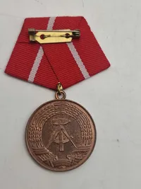 Samling Medaille für treue Dienste in der Nationalen Volksarmee" (Medalje for tro tjeneste i Nationale Volksarmee) fra Østtyskland (DDR).