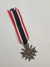 Originalt Kriegsverdienstkreuz) af 2. klasse med sværd