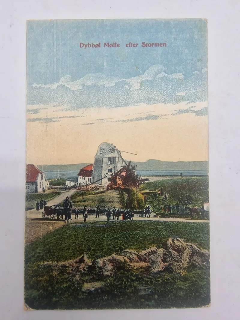 Originalt postkort med motiv af Dybbøl mølle efter stormen  1864