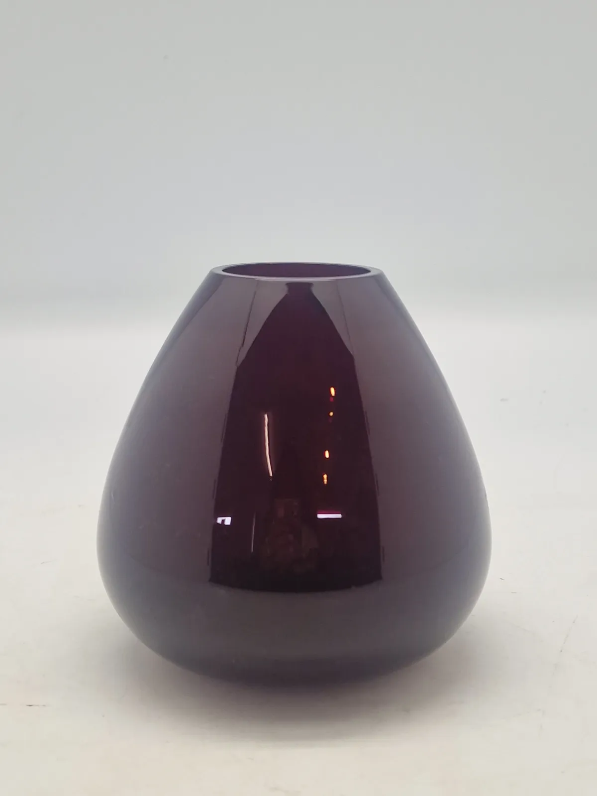 Holmegaard “Ruby” vase designet af Per Lütken, katalog 1953