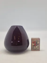 Holmegaard “Ruby” vase designet af Per Lütken, katalog 1953